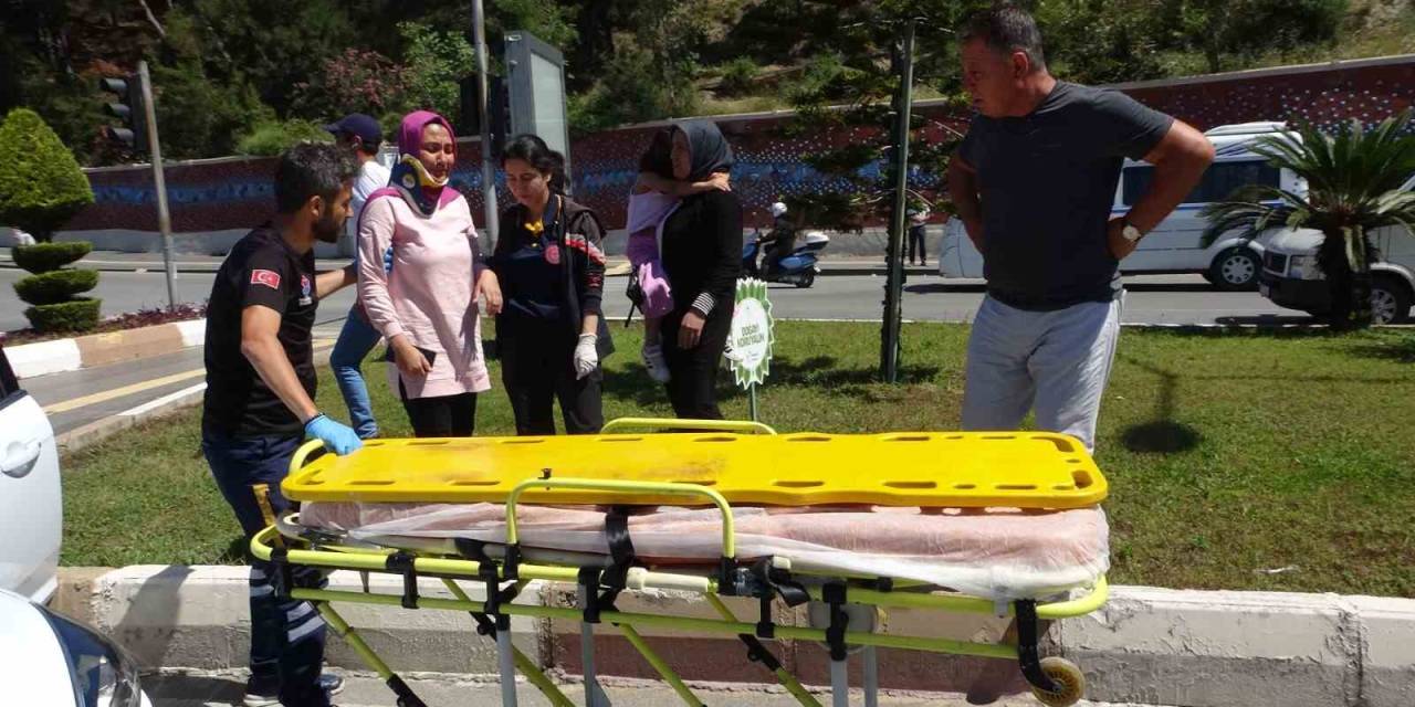 Kırmızı Işık İhlali Kaza Yaptırdı, İhlal Yapan Araç Sürücüsü Yaralandı