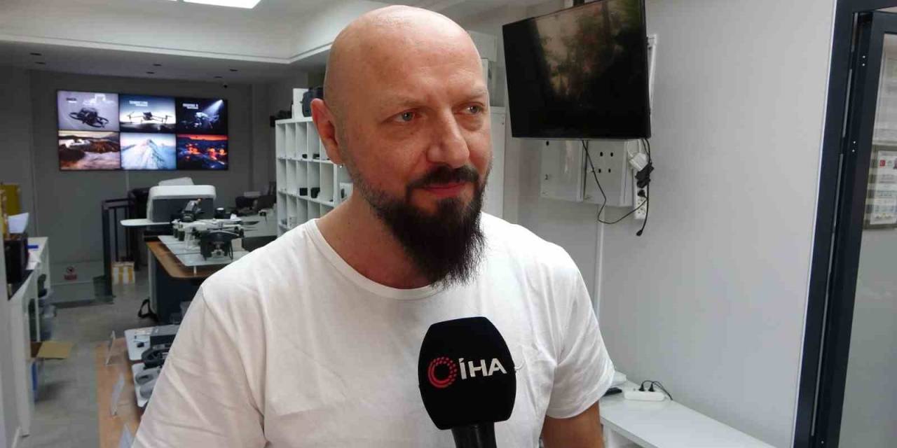 Maltepe’de Dükkana Girip Alışveriş Yapan Uzaktan Kumandalı Araba İlgi Odağı Oldu