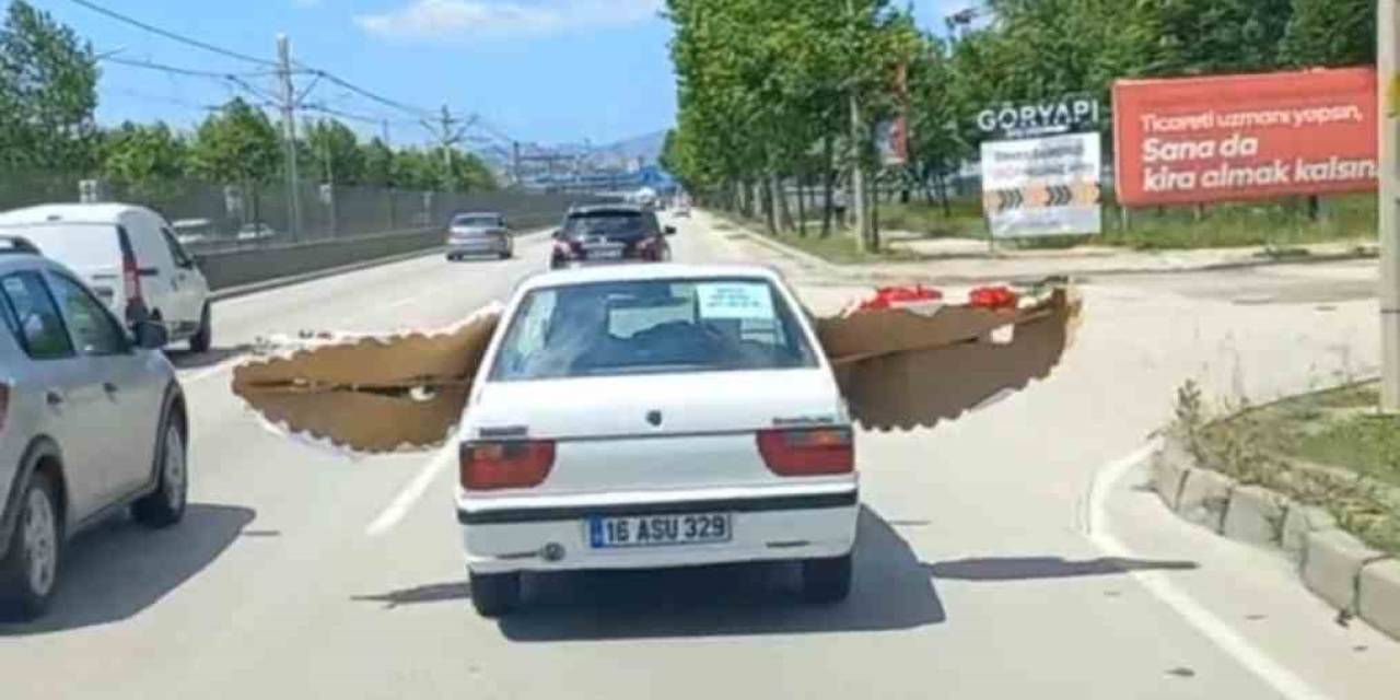 Otomobil İle Çelenk Taşıdı