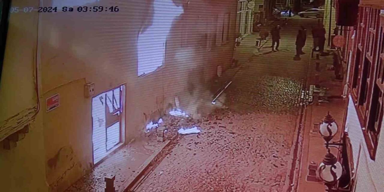 Amasya’da Yanan Asırlık Konaktaki Patlama Anı Kamerada: 1 Kişi Hayatını Kaybetti