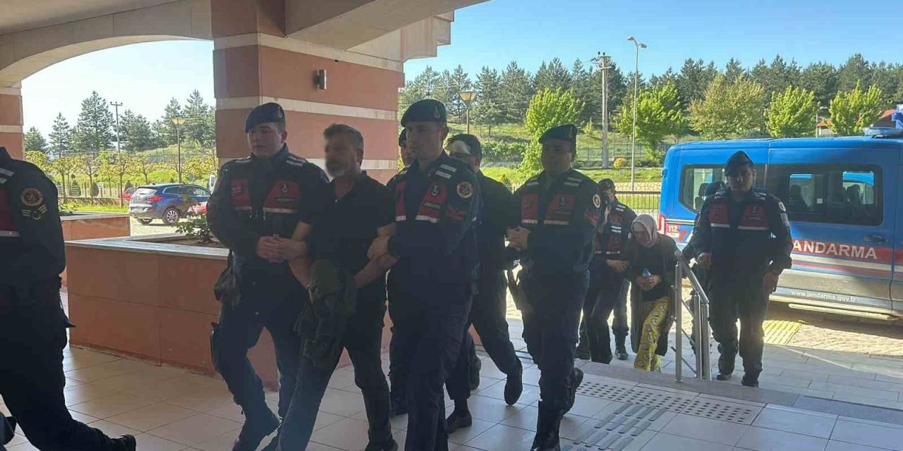 ’kesik Baş’ Cinayetinde Gözaltına Alınan 3 Zanlı Adliyeye Sevk Edildi