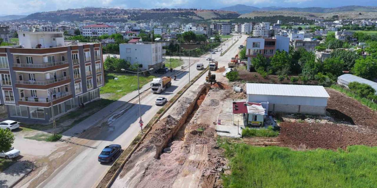 Kanalizasyon Ve Yağmur Suyu Menfez Çalışmaları Sürüyor