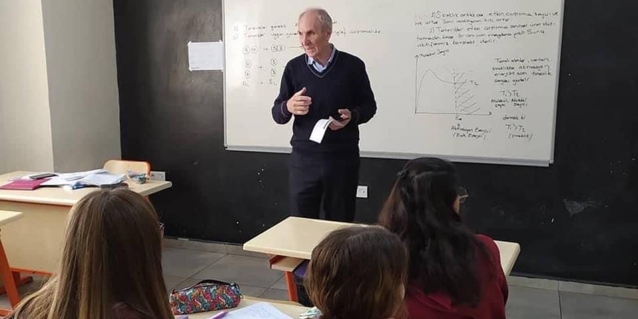 Eyüpsultan’da Lisede Dehşet: Okuldan Atılan Öğrenci Okul Müdürünü Silahla Vurdu