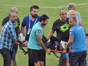 Adana Demirspor’da Kaleci Emrullah Şalk, Isınırken Sakatlandı