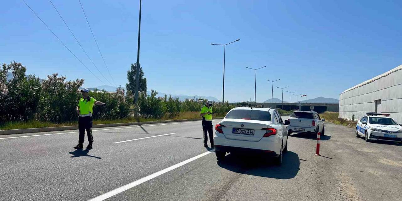Gazipaşa’da Kurallara Uymayan 4 Araç Trafikten Men Edildi