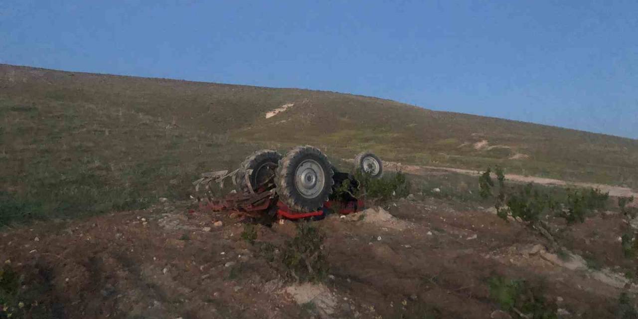 Devrilen Traktörün Altında Kalan Sürücü Hayatını Kaybetti
