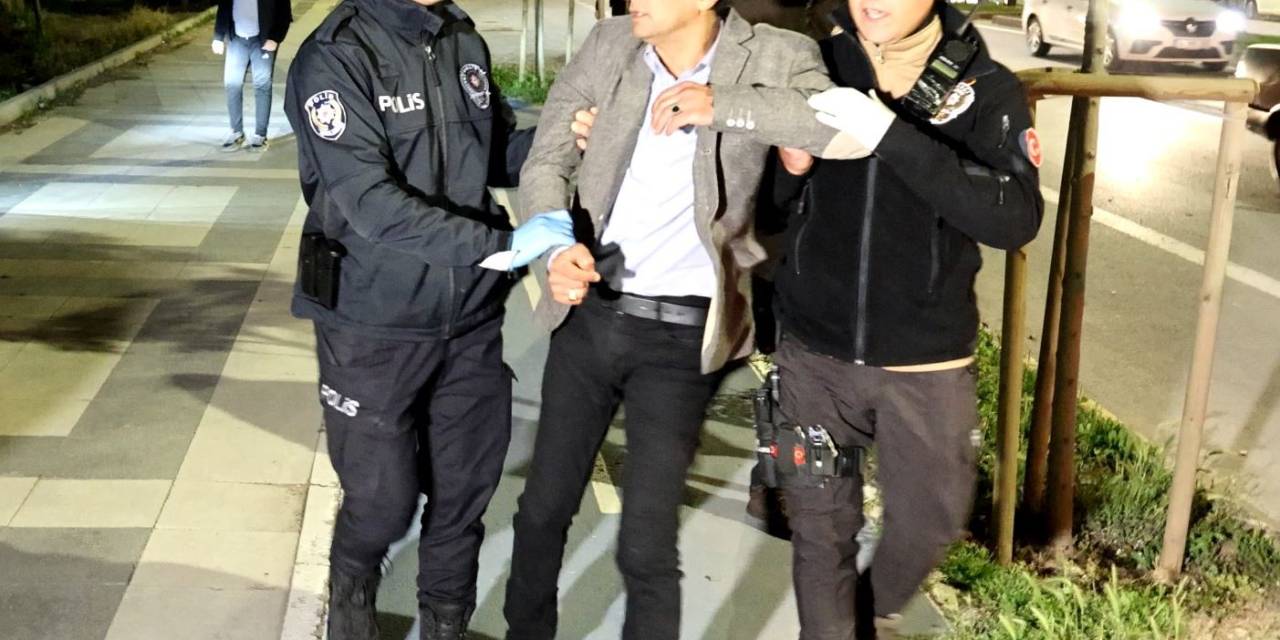 Polis Ehliyet İstedi, Alkollü Sürücü İse Ayakkabı: İlginç Diyalog Kamerada