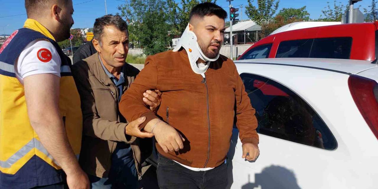 Samsun’da Kavşakta İki Araç Çarpıştı: 2 Yaralı