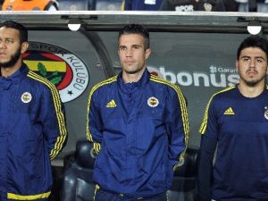 Van Persıe Yedek Kulübesine Mahkum