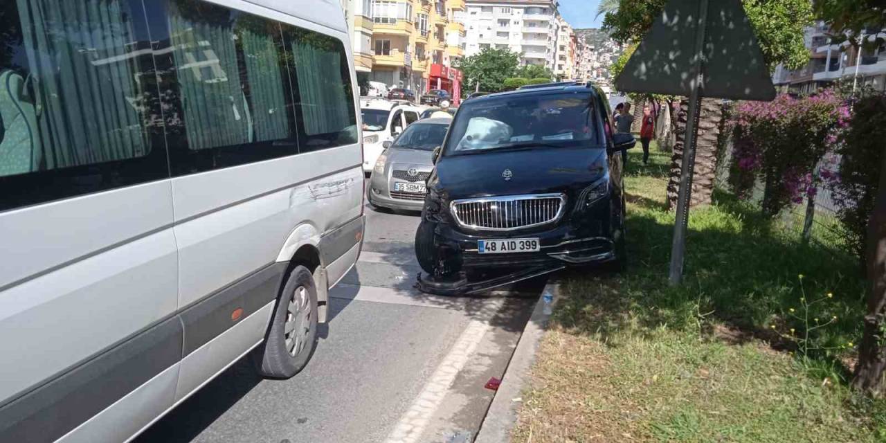 Alanya’da 4 Araçlı Zincirleme Trafik Kazası