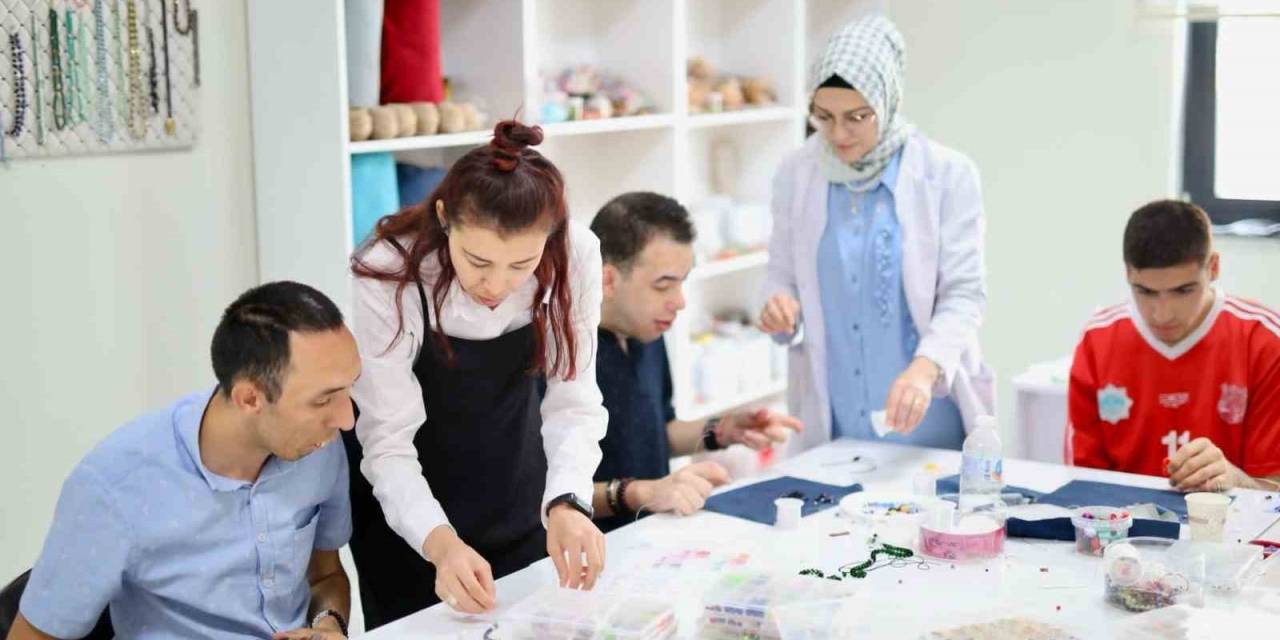 Aksaray’da Engelsiz Yaşam Merkezi Yüzleri Güldürüyor