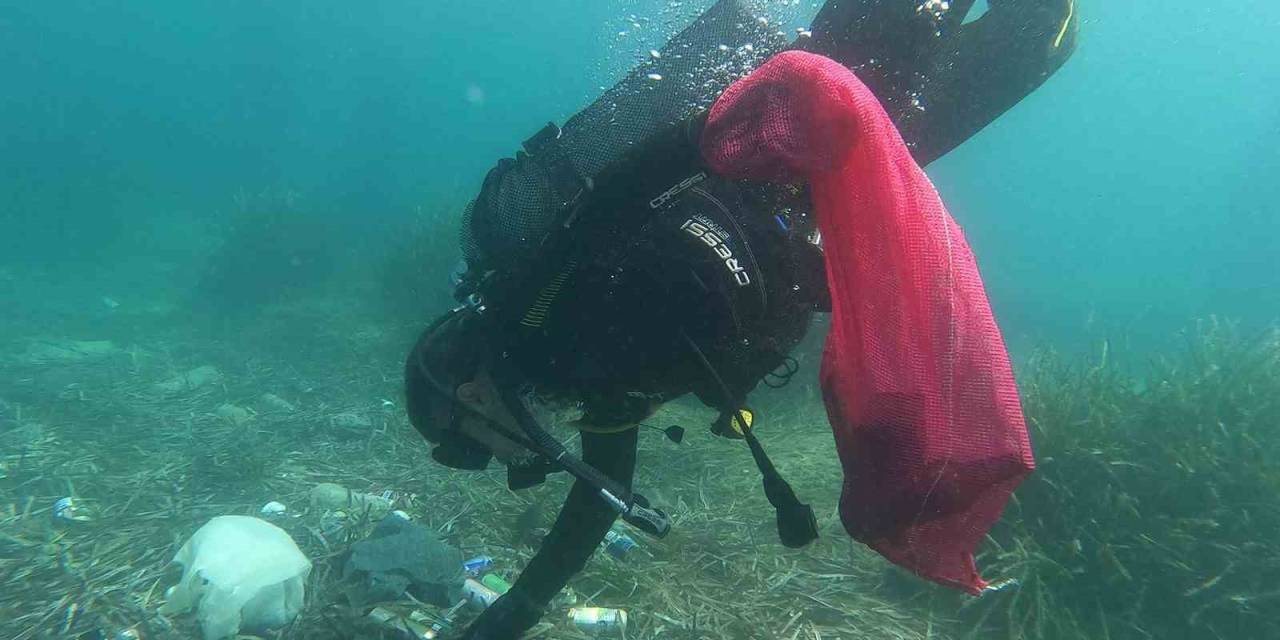 Kumbahçe Sahilinde Deniz Dibi Temizliği Yapıldı