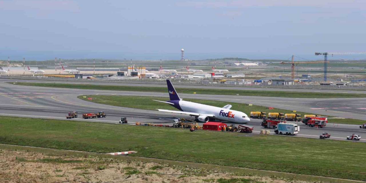 İga Gövdesi Üzerine İniş Yapan Kargo Uçağını Kurtarma Çalışmalarıyla İlgili Açıklama Yaptı