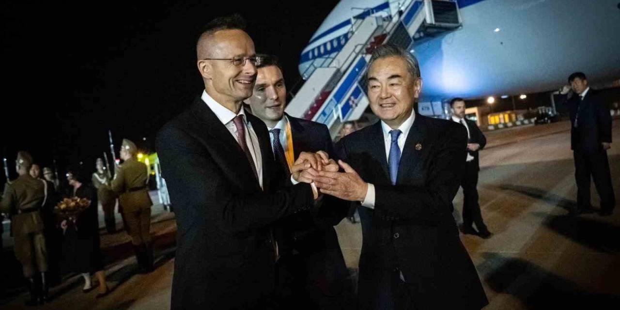 Çin Devlet Başkanı Xi’den Macaristan’a İlk Resmi Ziyaret