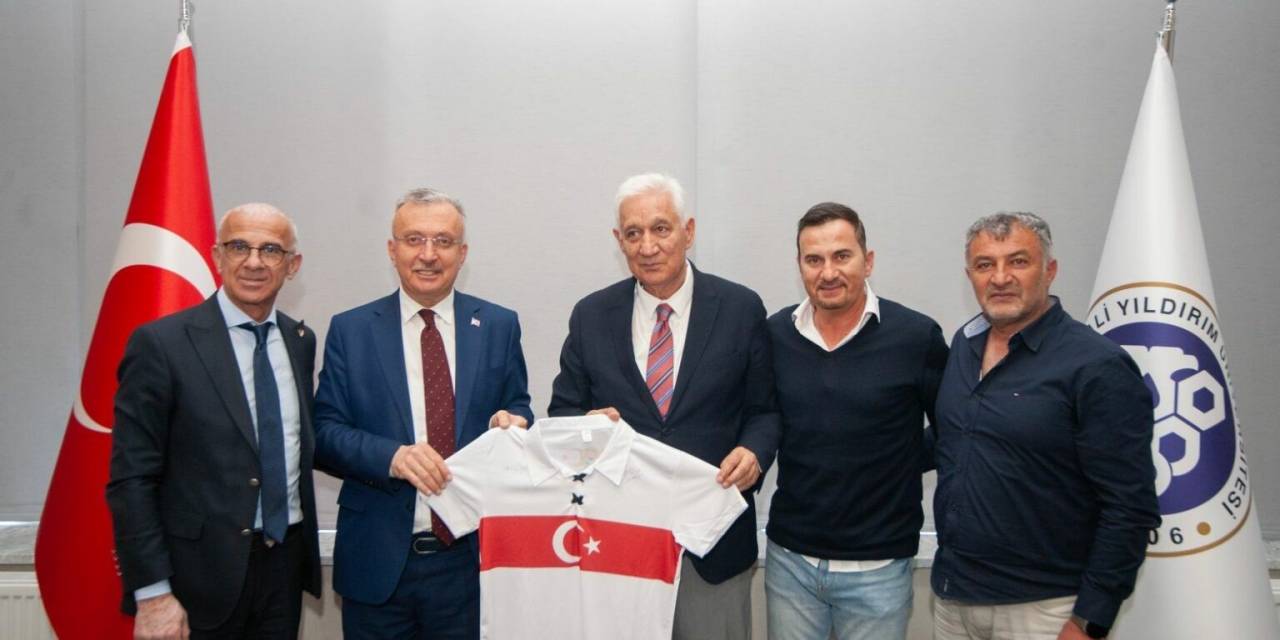 Türk Futbolunun Unutulmaz İsimleri Rektör Levent’i Ziyaret Etti