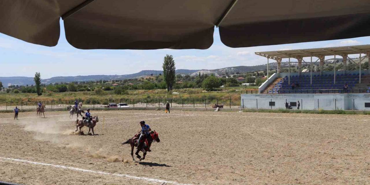 Selendi’de Atlı Cirit Müsabakaları Başladı