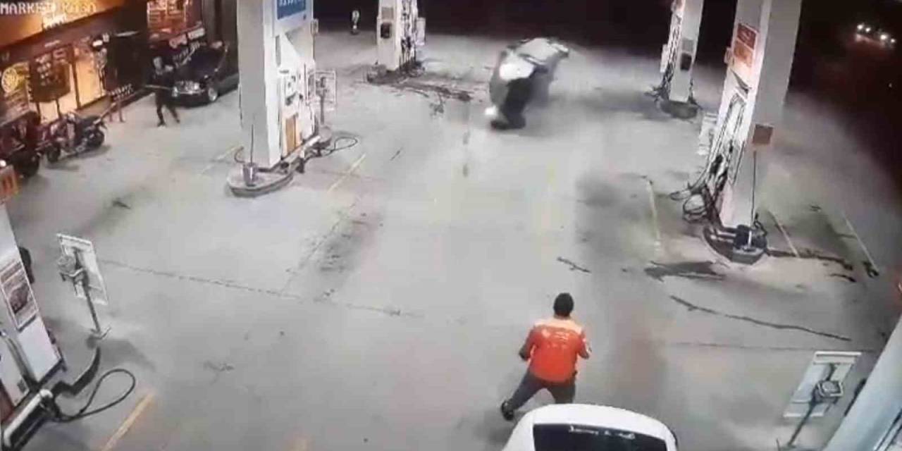 Bir Anda Akaryakıt İstasyonuna Girmeye Çalıştı, Ortalığı Savaş Alanına Döndürdü