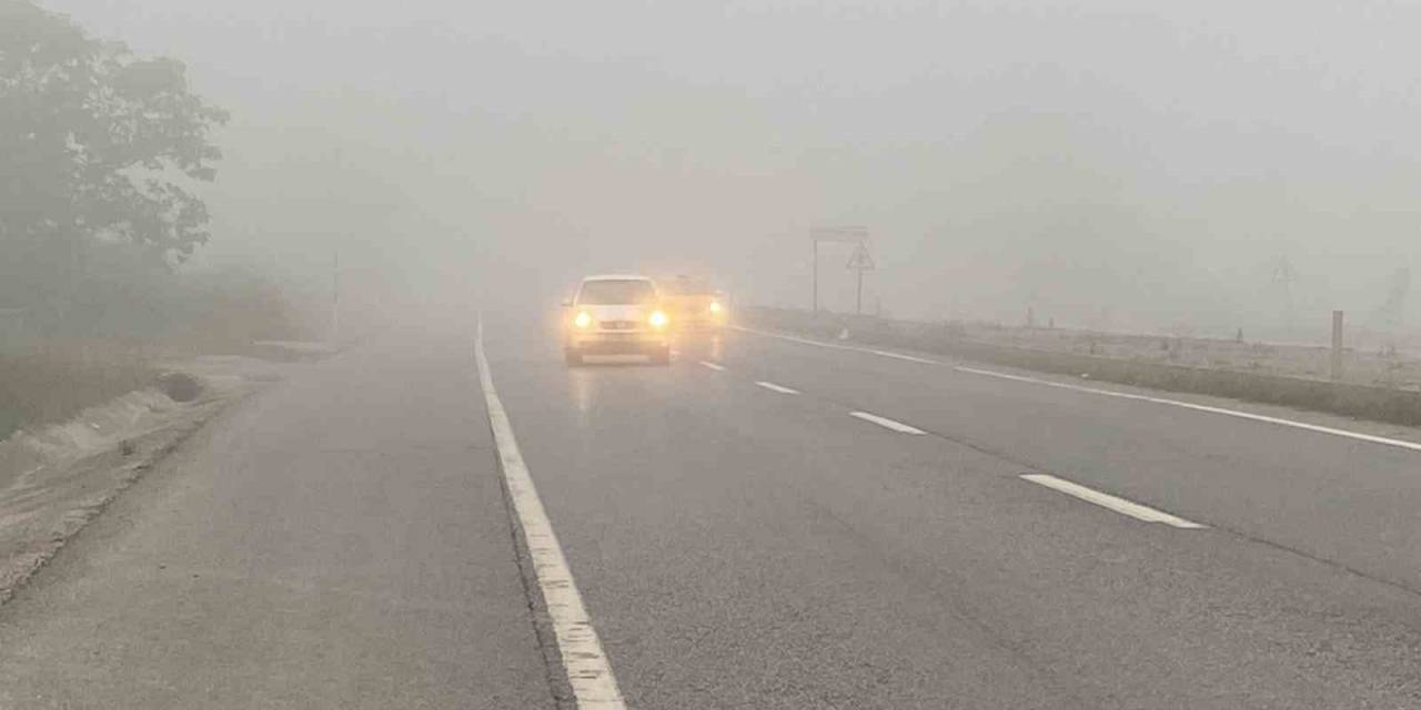 Sakarya Güne Sisle Uyandı: Görüş Mesafesi 20 Metreye Kadar Düştü