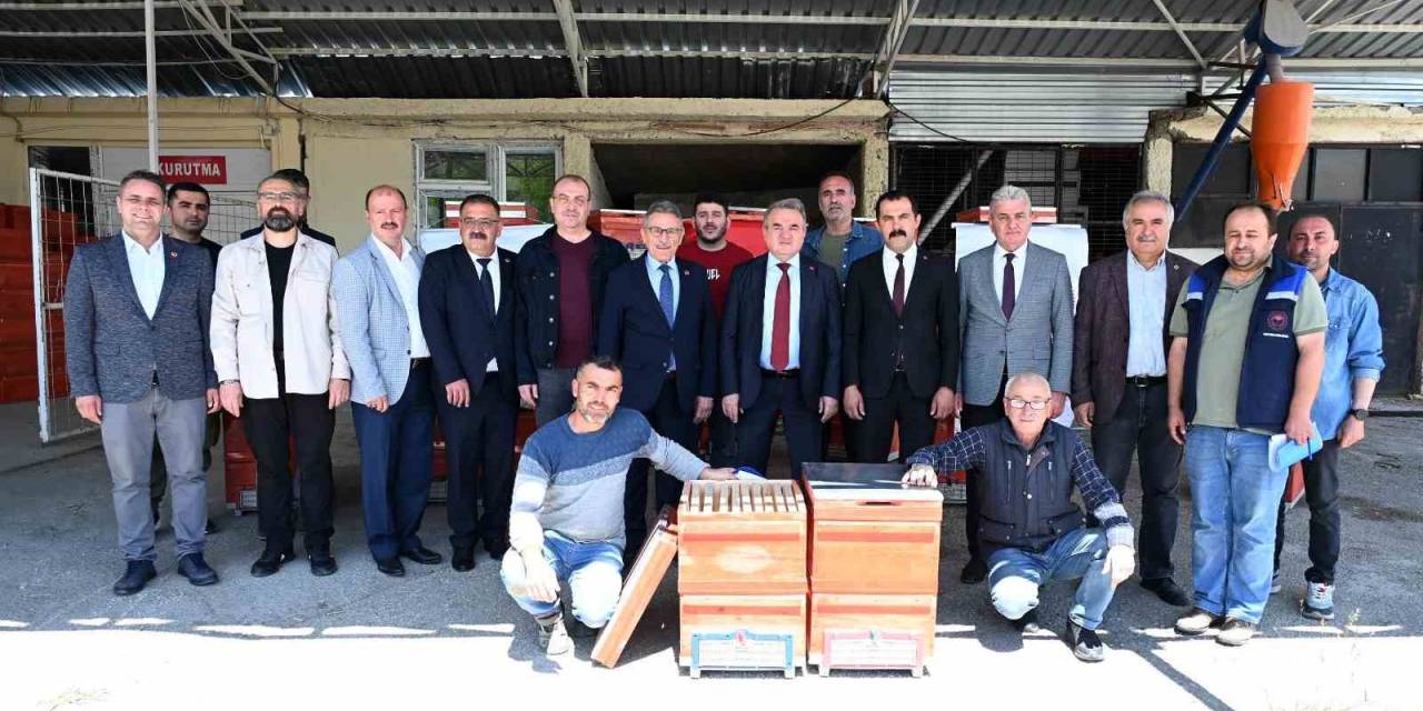 Bozüyük’te Arıcılara Yüzde 50 Hibe Destekli 158 Arı Kovanı Dağıtıldı