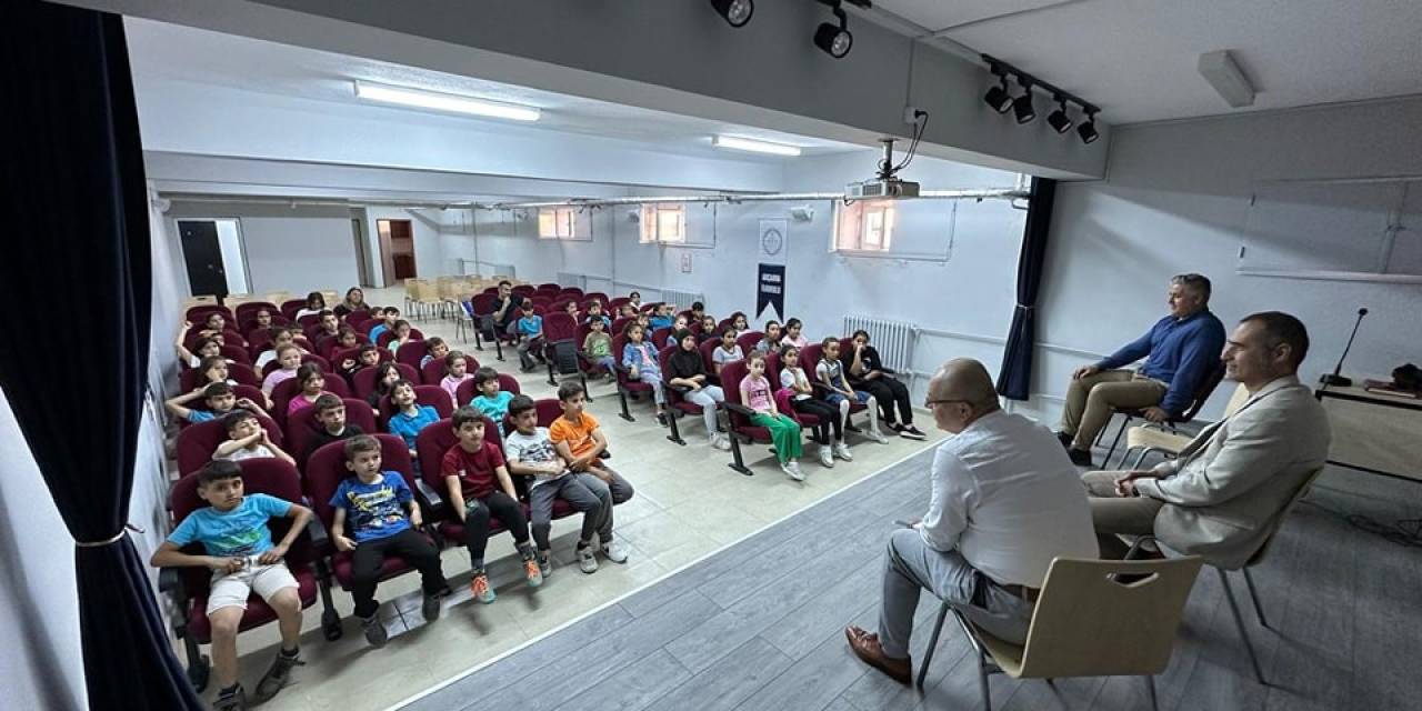 İlkokul Öğrencileri Hem Zeytinin Önemini Anladı Hem Fidan Dikti