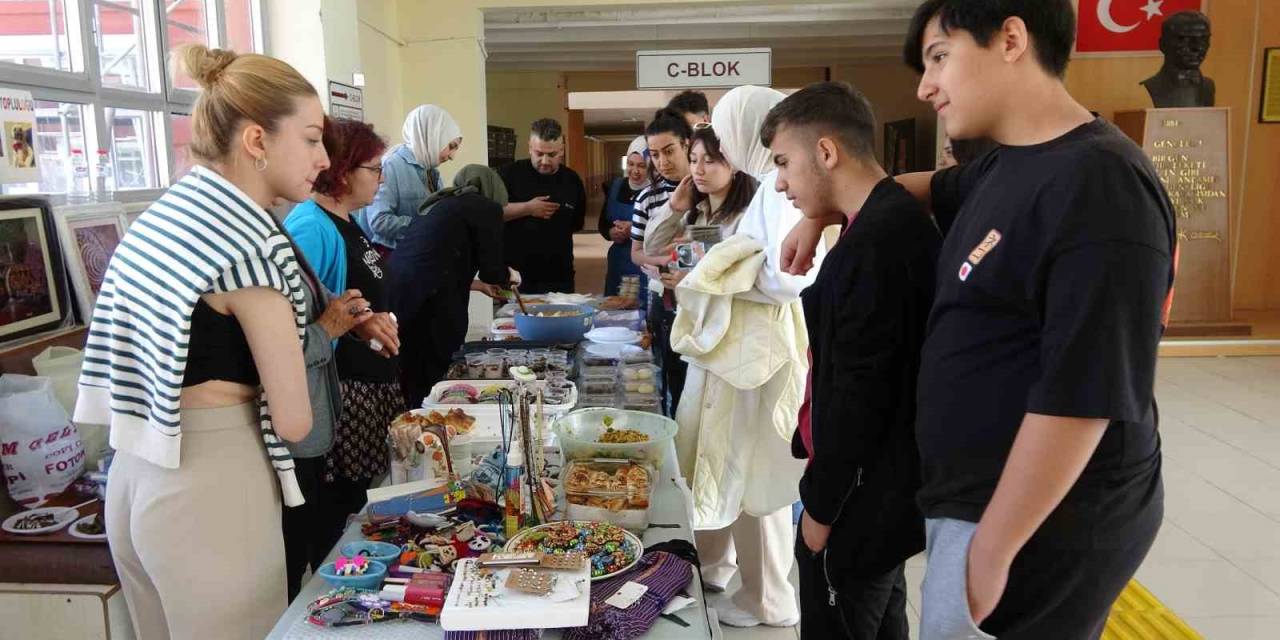 Yozgat’ta Öğretim Üyeleri Ve Öğrenciler Can Dostları İçin Bir Araya Geldi