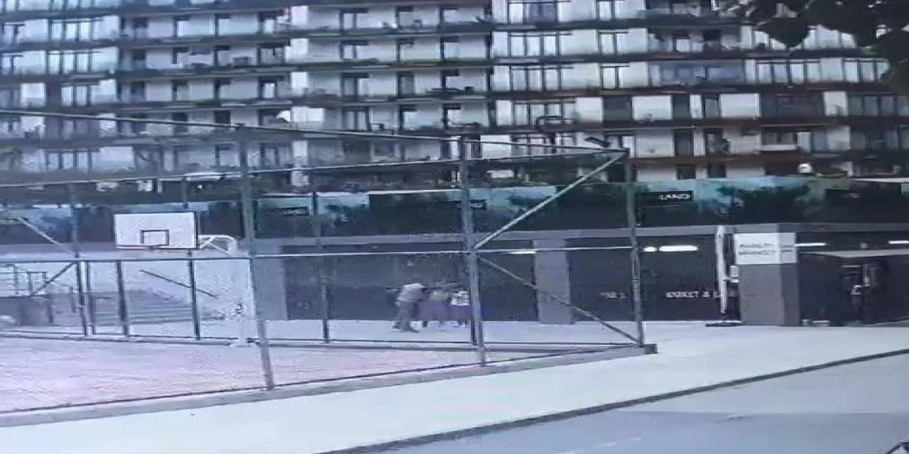 Pendik’te Kadını, Çocuğunun Yanında Tekme Ve Yumruklarla Darp Etti