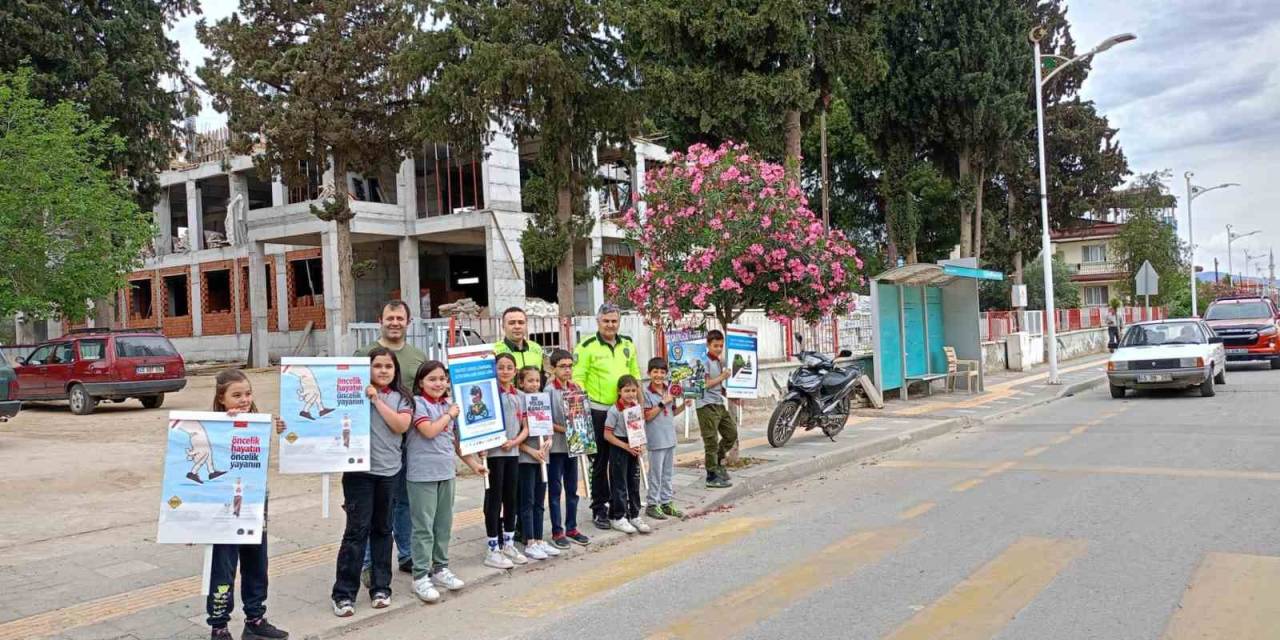 Sarıgöl Emniyetinden Öğrencilere Trafik Bilgilendirmesi
