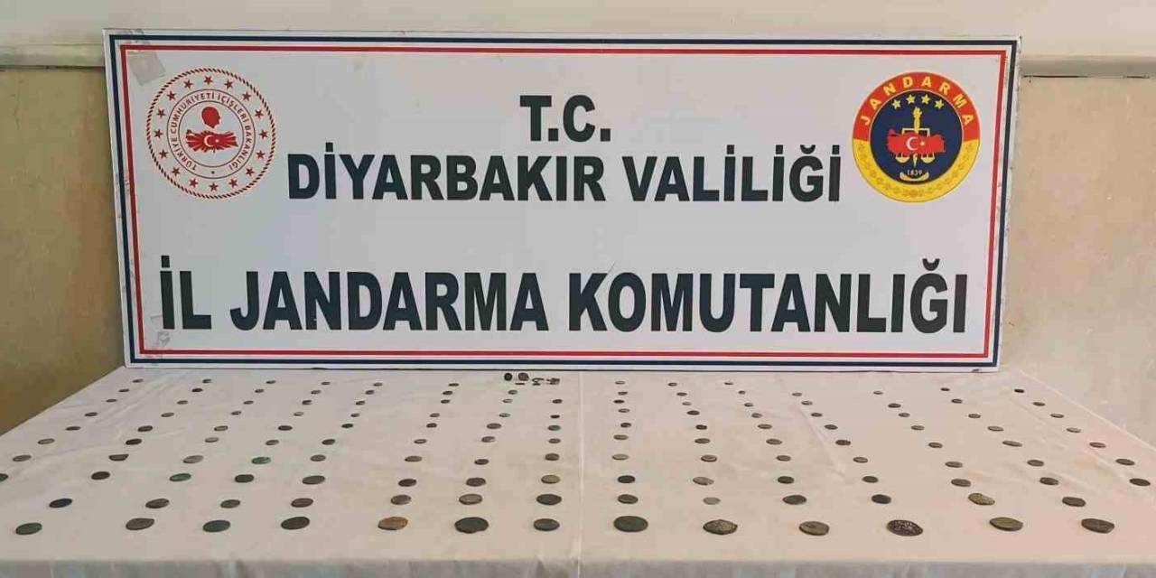 Diyarbakır’da 150 Adet Sikke Ve Obje Satmaya Çalışan 2 Şüpheli Yakalandı