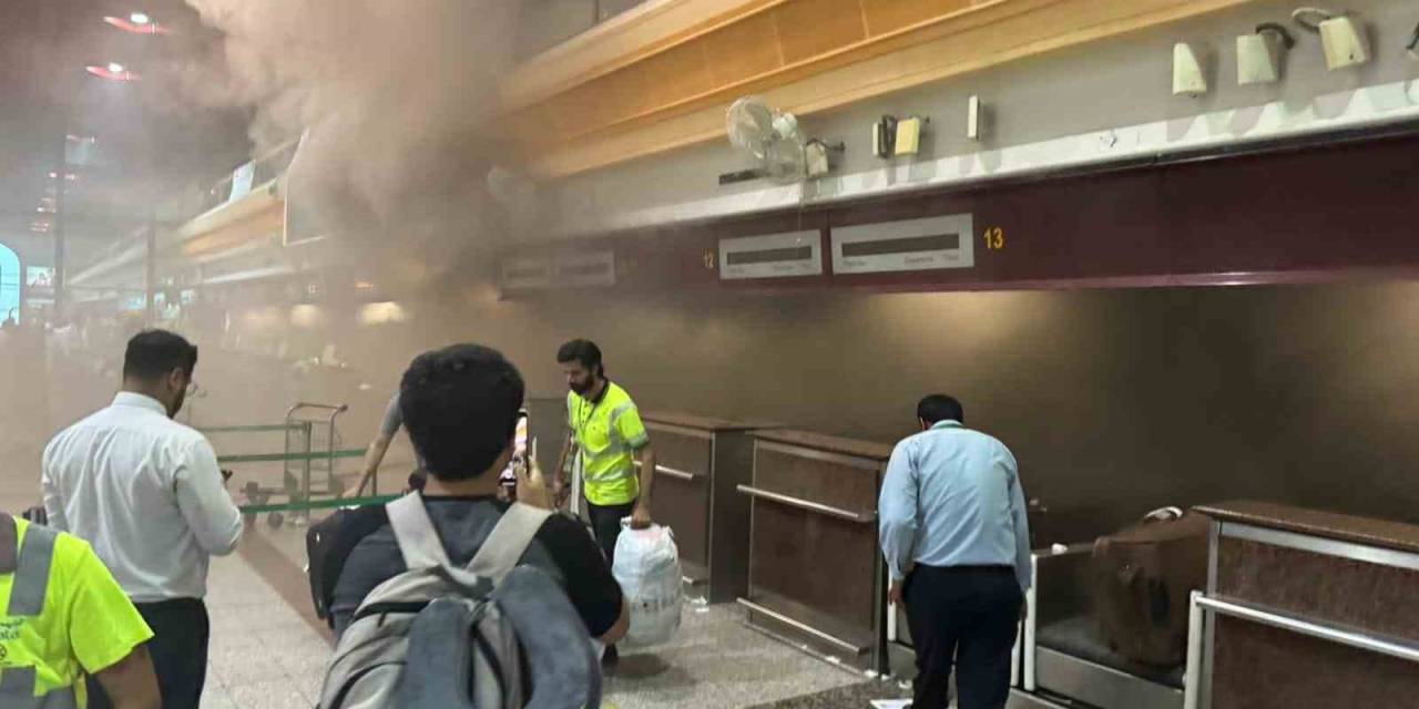 Pakistan’da Havalimanında Yangın Paniği