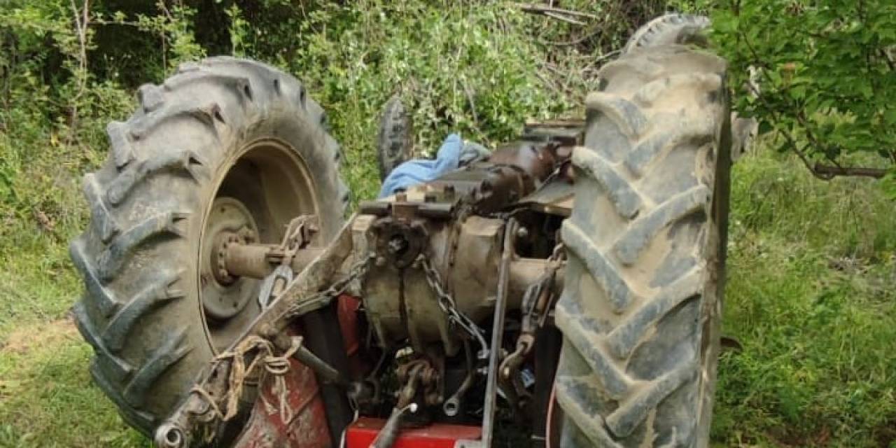 Devrilen Traktörün Sürücüsü Yaralandı