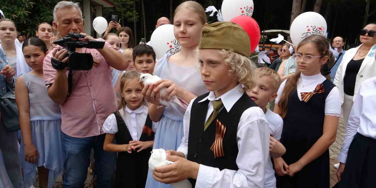 Yerleşik Rusların Zafer Günü Coşkusu