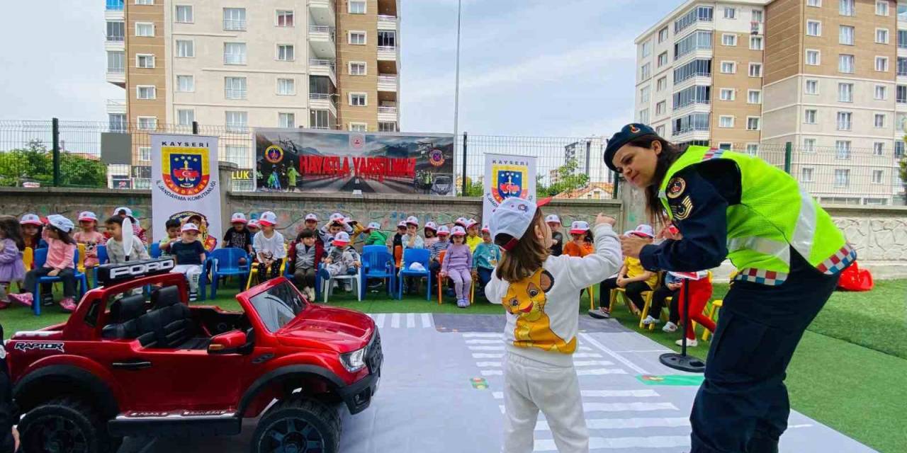 Jandarmadan Öğrencilere Trafik Eğitimi