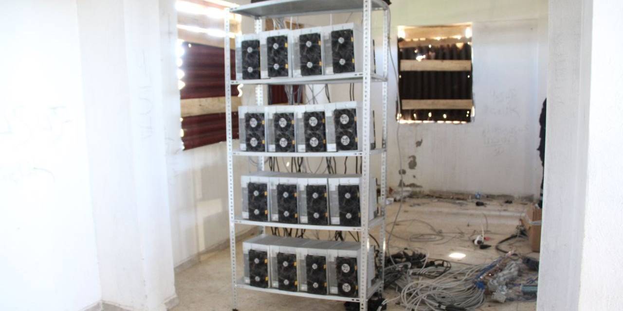 Eski Çorap Fabrikasına Milyonluk Bitcoin Baskını