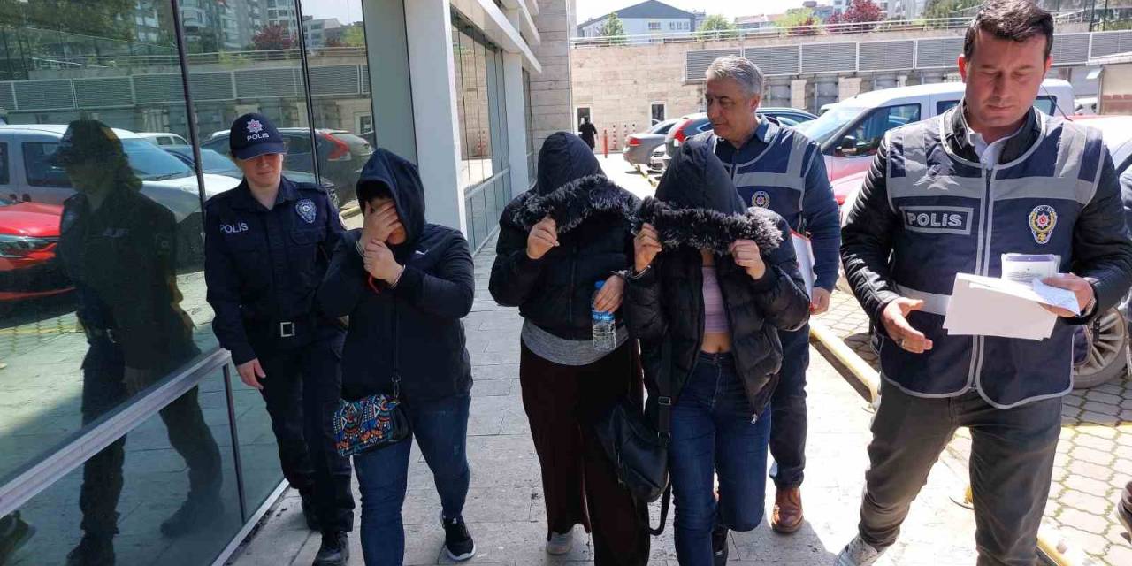 Mağazadan Giyim Eşyası Ve Takı Çalan 3 Kız Kardeş Yakalandı