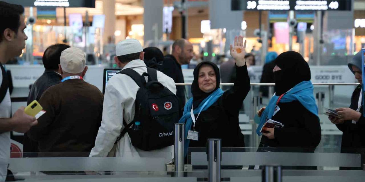 İstanbul’dan 196 Hacı Adayı Kutsal Topraklar İçin Yola Çıktı