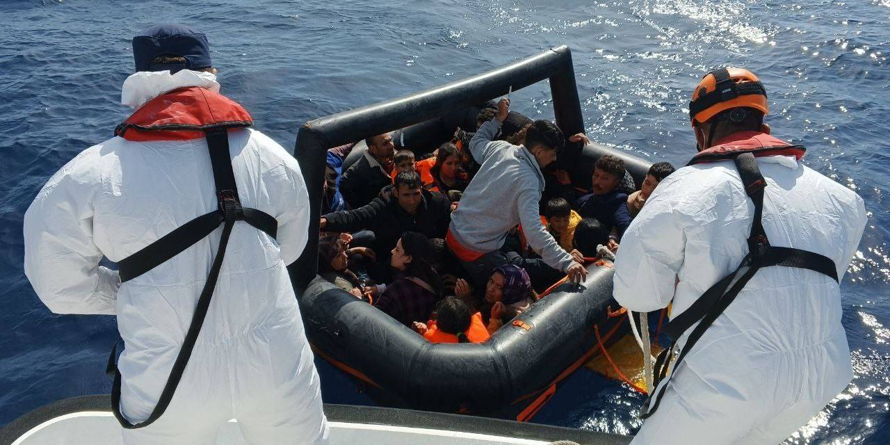 Ayvacık Açıklarında 24 Kaçak Göçmen Kurtarıldı