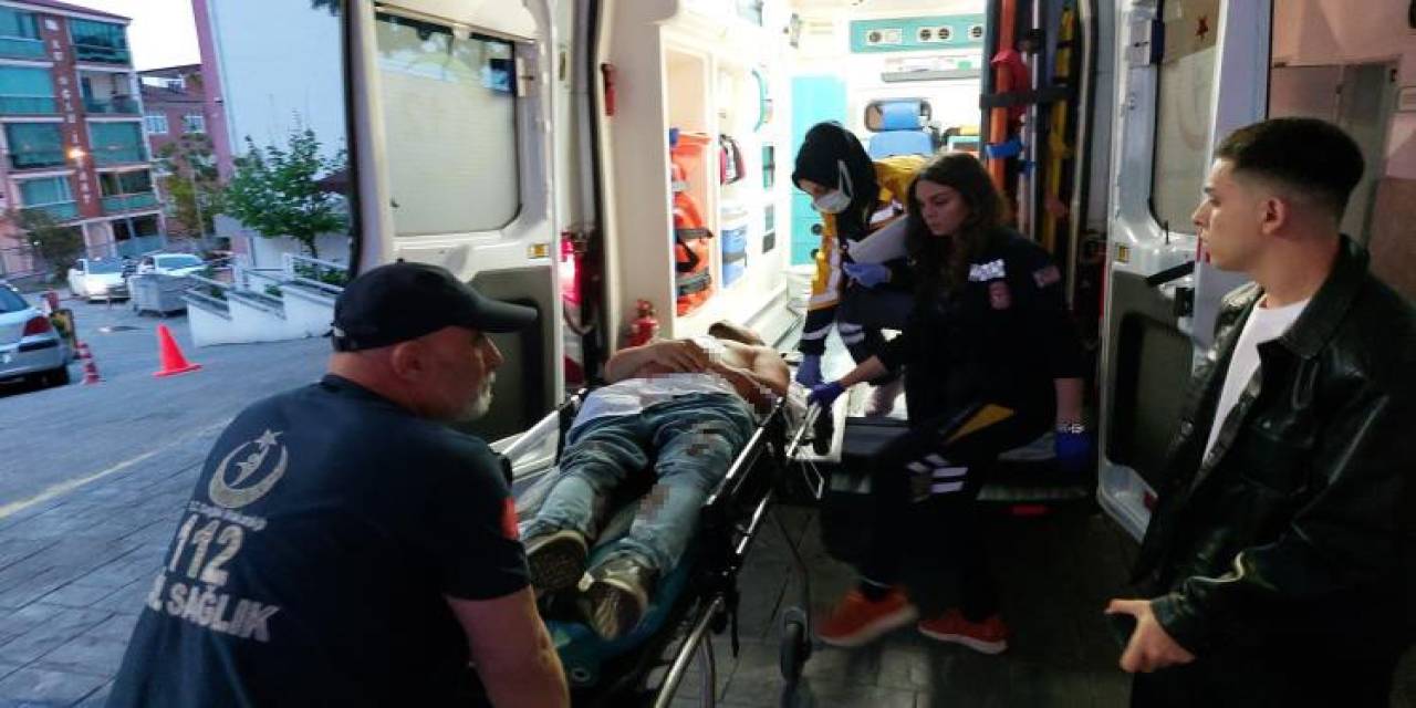 Konsere Giden Gençlere Bıçaklı Saldırı: 2 Yaralı