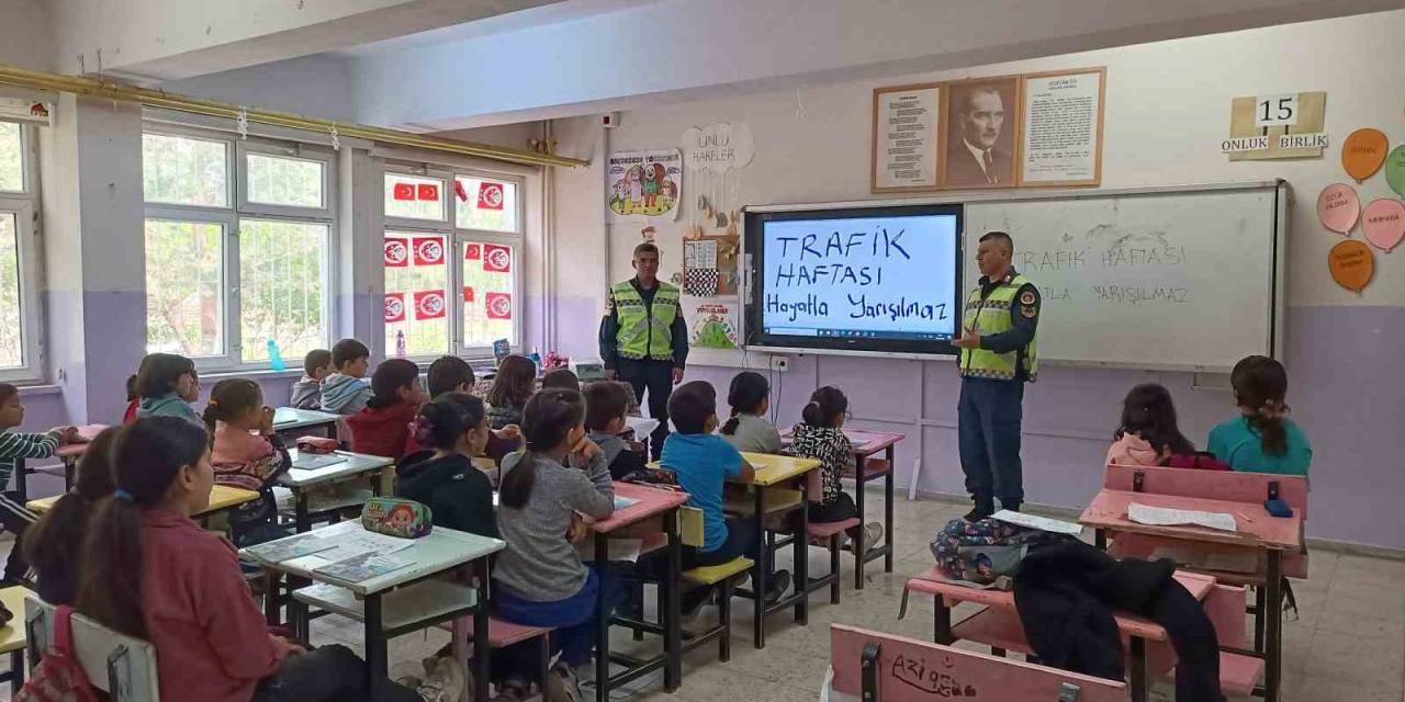 Develi’de Jandarma Ekipleri Öğrenci Ve Öğretmenlere Trafik Eğitimi Verdi