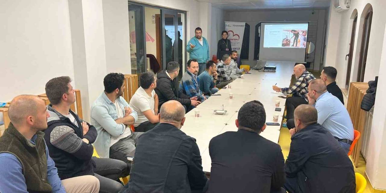 İzmit Belediyesi Ve Açev, Baba Destek Programlarını Sürdürüyor