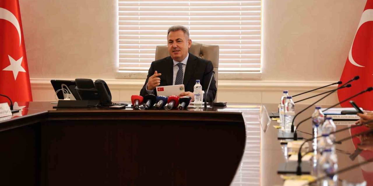 İzmir Valisi Elban: "Kentte 13 Suç Örgütü Çökertildi"