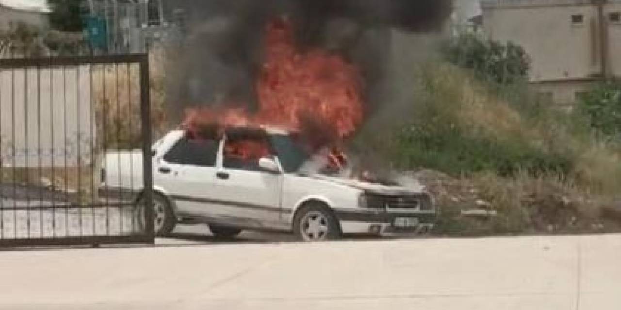 Elektrik Kontağından Çıkan Yangında Tofaş Alev Alev Yandı