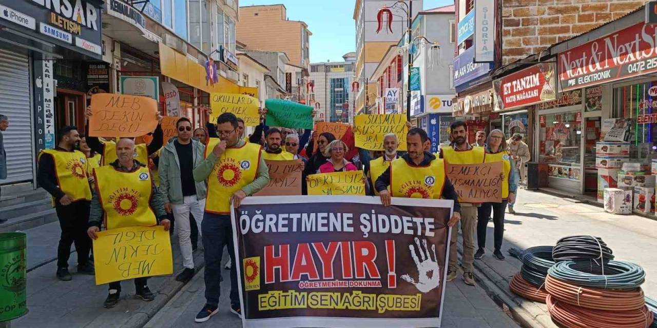 Ağrı’da Öğretmenler “Şiddete Dur” Demek İçin Bir Araya Geldi