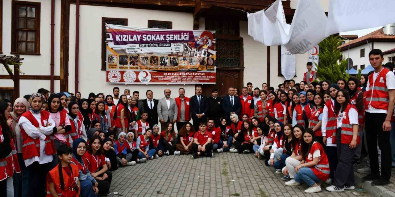 Vezirköprü’de Kızılay Sokak Şenliği