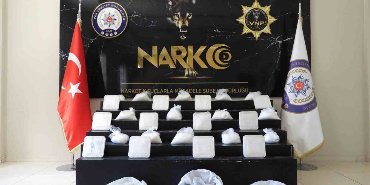 Tezeklerin Arasında Gizlenen 41 Kilo Metamfetamin Ele Geçirildi