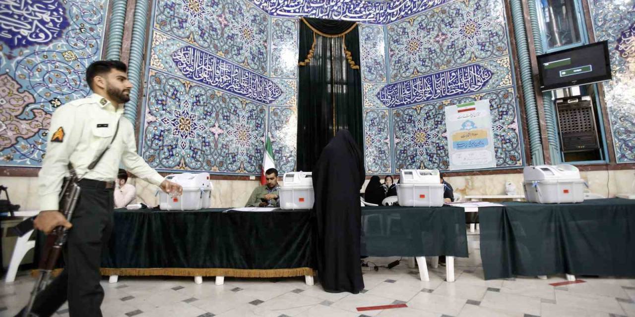 İran’da Halk İslami Şura Meclisi Seçimlerinin İkinci Turu İçin Sandık Başında