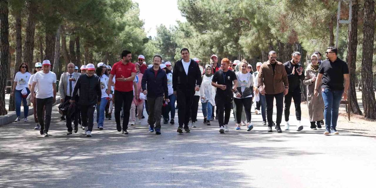 Yılmaz, Sağlıklı Yaşamı Teşvik Etmek İçin Yürüdü