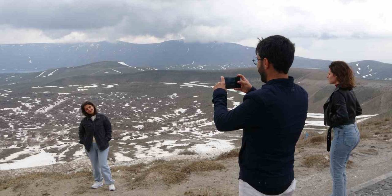 Nemrut Kalderası’na Ziyaretçi Akını