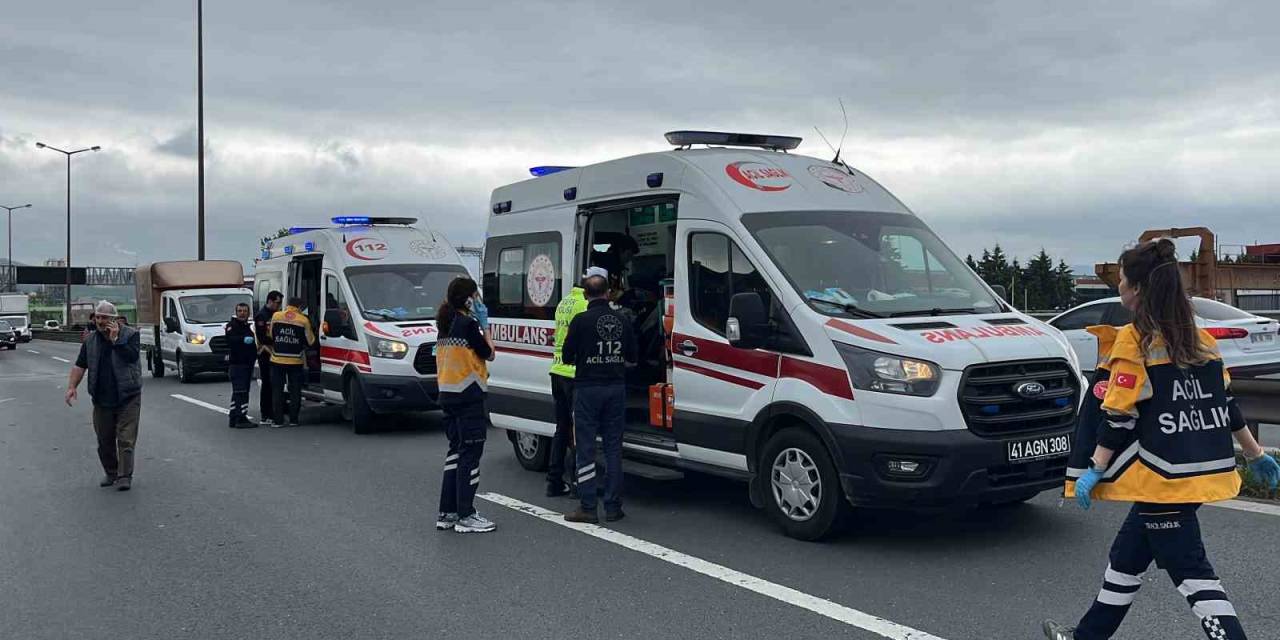 Tem’de 3 Otomobil Çarpıştı: 3 Yaralı