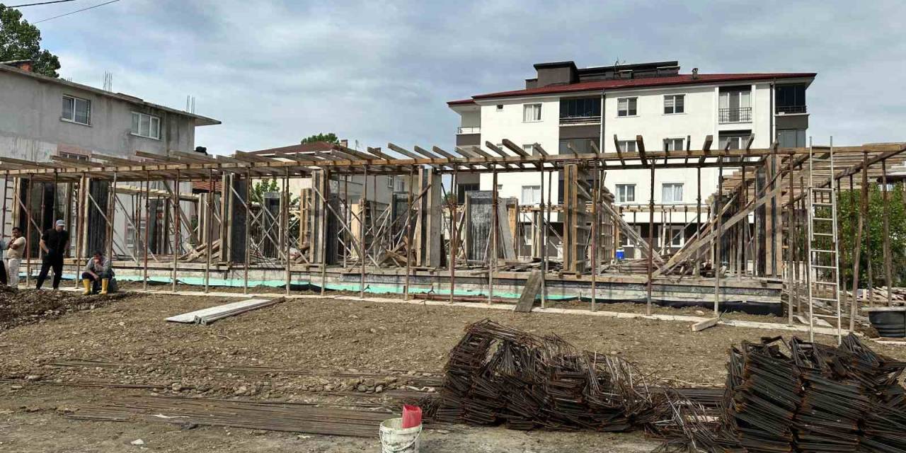 İnşaattan Düşen İşçinin Ayağı Kırıldı