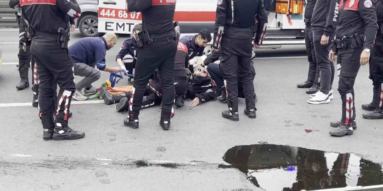 E-5 Karayolunda Motosikletli Polis İle Ticari Taksi Çarpıştı: 2 Polis Yaralandı